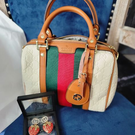 This Is A Beautiful Gucci Bag. Cream Color With The Gucci Stripes Down The Middle. Gucci Handbags Outlet Purses, Gucci Handbags Outlet, Hello Kitty Handbags, Crossbody Clutch Purse, Fall Tote, Chanel Shoulder Bag, Gucci Bamboo, Coach Tote, Denim Tote