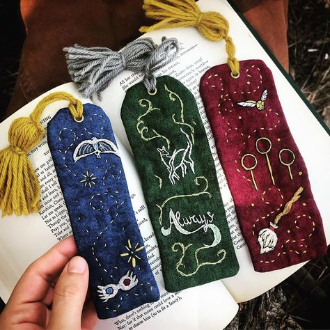 Harry Potter Bookmark Crochet, Harry Potter Sewing Projects, Unicorn Pouch, Harry Potter Handmade, Harry Potter Embroidery, Themed Bookmarks, Harry Potter Bookmark, Harry Potter Etsy, Harry Potter Bday