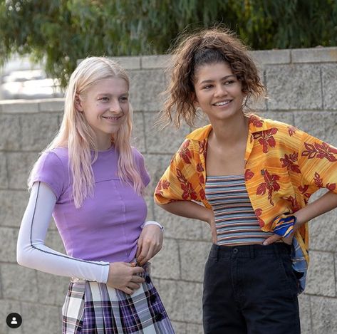 🧚🏻‍♀️ 𝓟𝓲𝓷𝓽𝓮𝓻𝓮𝓼𝓽 @itsasiyakhan 🧚🏻‍♀️ #tvshows #euphoria #euphoriarue #rue #zendaya #rules #euphoriahbo #hunterschafer #euphoriaserie #outfits #clothes #fashion Rue Fashion Euphoria, Rue And Jules Outfits, Rue Jules Euphoria, Euphoria Jules And Rue, Jules And Rue Euphoria, Jules And Rue, Rue And Jules, Jules Fashion, Rue Euphoria