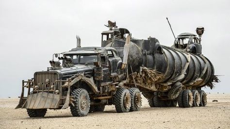 Mad Max: Fury Road "Furiosa's War Rig" Czech Tatra and Chevrolet Fleetmaster Mad Max Cars, Mad Max Fury Road Cars, Mad Max Movie, Imperator Furiosa, Max Rockatansky, Semi Trailer Truck, Car Max, Tv Cars, Apocalypse Art