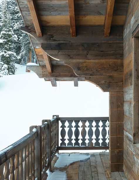 2019 Home of the Year: Alpine Chalet Chic - Mountain Living Ski Chalet Exterior, Montana Interior Design, Chalet Modern, Pearson Design Group, Chalet Exterior, Alpine Decor, Chalet Chic, Alpine Chalet, Wooden Corbels