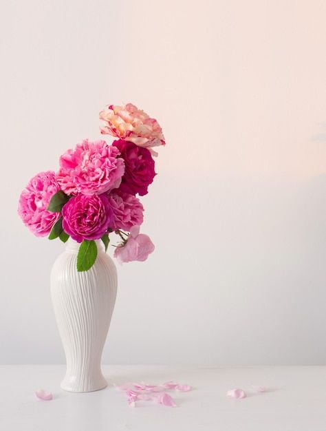 Flower Vase Background, Vase On Table, Pink Flower Vase, Background Flower, White Vase, Wedding Vintage, Background White, Night Ideas, White Vases