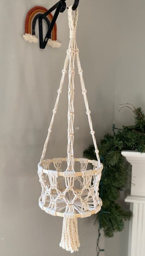 Check out this simple DIY macrame fruit basket pattern and tutorial! You can easily create more storage in your kitchen or a beautiful boho plant hanger with this step by step tutorial and video! | macrame for beginners | macrame basket | DIY fruit basket | DIY boho decor | macrame tutorials | macrame plant hanger | switch knot | no ring macrame plant hanger Macrame Basket Plant Hanger, Macrame Ring Plant Hangers, Macrame Plant Hanger With Ring, Macrame Projects For Beginners Step By Step, Macrame Fruit Basket Tutorial, Macrame Basket Diy Tutorials, Indoor Plant Hangers Diy, Free Macrame Patterns Tutorials Plant Hangers, Macrame Basket Pattern