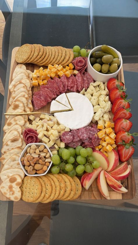 #charcuterie #aesthetic #delicious #charcuterieboard Chacudory Board, Charcuterie Board Inspo Small, Charcuterie Board Healthy Ideas, Picnic Food Charcuterie, Food For Parties Birthday, Charcuterie For Large Group, Birthday Dinner Charcuterie Board, Food Boards Aesthetic, Birthday Snack Board Ideas