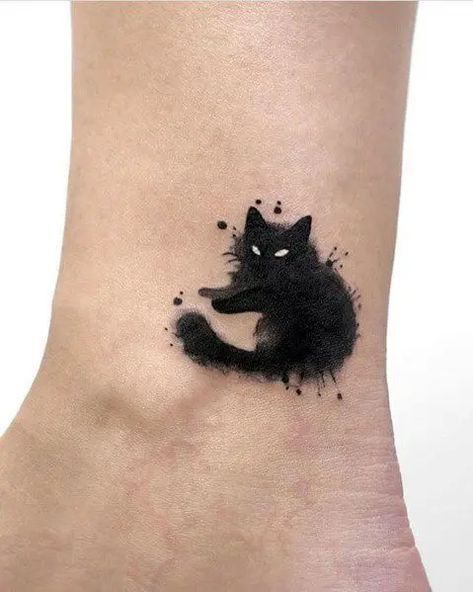 21 Of The Best Cat Tattoo Ideas Ever - PetPress Watercolor Cat Tattoo, Tato Minimal, Kitty Tattoos, Black Art Tattoo, Cat Tattoo Small, Petit Tattoo, Black Cat Tattoos, Tattoo Trend, Explore Tattoo