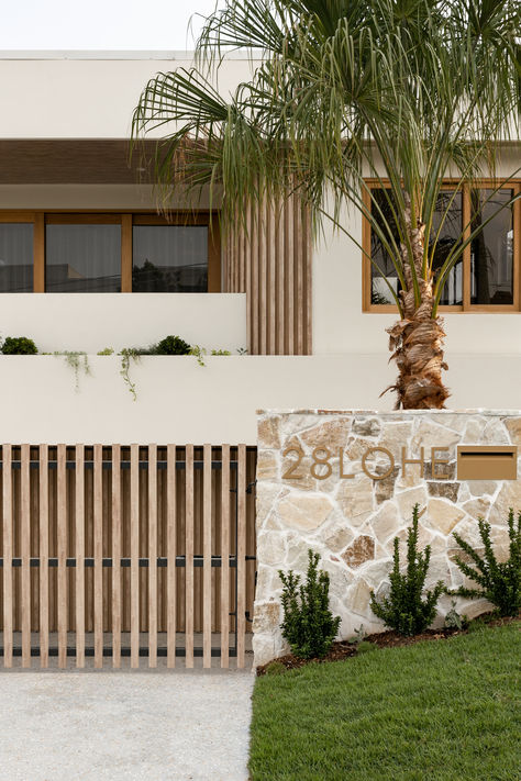 Coastal Mediterranean Exterior, Modern Coastal Facade, Stone Fence Ideas, Palm Springs Exterior, Coastal Facade, External Wall Cladding, Spring Architecture, Coastal Mediterranean, Stone Feature Wall