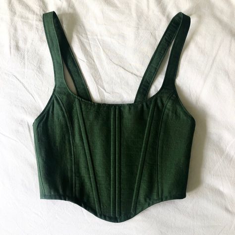 Easy Garments To Sew, Pretty Corset Top, Sewing Corset Top, Green Corset Top Outfit, Sew Corset Top, Green Corset Outfit, Cute Corset Tops, Make A Corset Top, Sew Corset