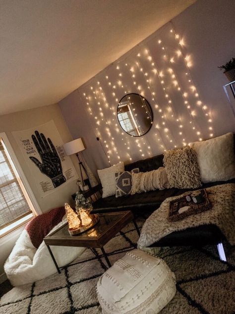 Fairy Lights In Living Room, Stone Apartment, Living Room String Lights, Lights In Living Room, String Lights Living Room, White Lights Living Room, Townhome Ideas, Room String Lights, Hygge Living Room