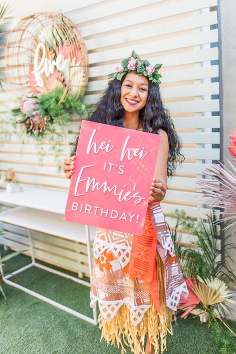 Moana Themed 2nd Birthday Party, Two Year Old Moana Birthday Party, 2nd Moana Birthday Party For Girl, Moana One Year Old Party, Chic Moana Birthday Party, Moana Outdoor Party Ideas, Moana Themed First Birthday Party, Moana Pool Party Ideas, Moana Luau Birthday Party