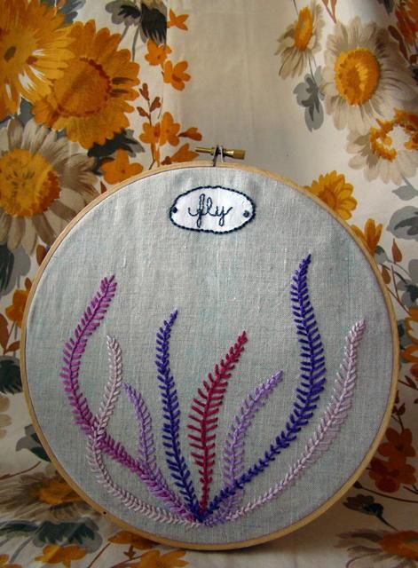 Tela, Patchwork, Back Stitch Embroidery, Fly Stitch, Broderie Simple, Flower Pattern Drawing, Birds Embroidery Designs, Embroidery Hoop Wall Art, Feather Stitch