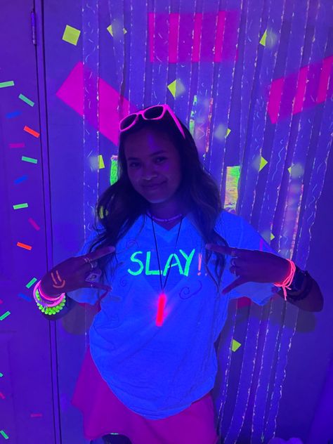 Cute Glow In The Dark Outfits, Outfits For A Neon Party, Uv Light Party Outfit, Glow In Dark Outfit Ideas, Glow In The Dark Dance Outfit, Neon Shirts Diy, Diy Neon Shirt Ideas, Glow In The Dark Party Outfits, Glow In The Dark Shirt Ideas