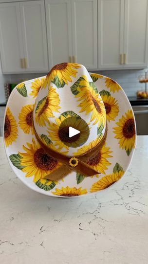 Cowgirl Style, Diy Cowboy Hats, Straw Hat Diy, Diy Sunflower, Country Diy, Tropical House, Diy Hat, Straw Hats, Summer Hat