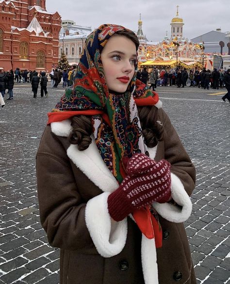 Russia Culture, Mode Russe, Eastern European Women, Russian Clothing, Russian Winter, European Aesthetic, Russian Culture, Winter Photoshoot, Russian Beauty