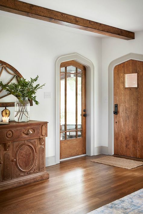 Beautiful entry! Come get inspired by Tranquil and Timeless Tudor Design Details From a Serene 1920s Texas Cottage renovated on HGTV's Fixer Upper by Chip and Joanna and known as the Scrivano House. #fixerupper #scrivano #cottagestyle #interiordesign #greytrim #serenedecor #entry #cottages Tudor Style Interior Doors, Tudor Style Homes Interior, Tudor Remodel, Jo Gaines, Texas Cottage, Tudor Design, Fixer Upper Living Room, Fixer Upper Decor, Traditional Bathroom Designs