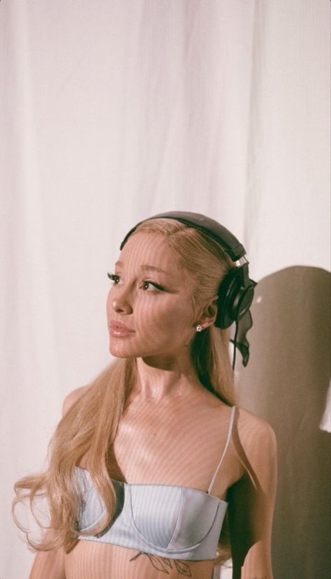 Ariana Grande Today, Ariana Grande Poster, Ariana Grande News, R E M Beauty, Tenth Anniversary, Ariana Grande Wallpaper, Ariana Grande Photos, Ariana Grande Pictures, Ariana G