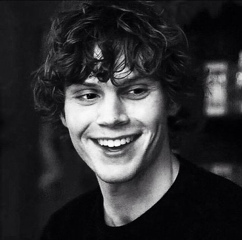 Mr. Evan Peters Evan Peters, Evan Peters American Horror Story, Tate And Violet, Tate Langdon, The Perfect Guy, Horror Story, American Horror, American Horror Story, Pretty Men