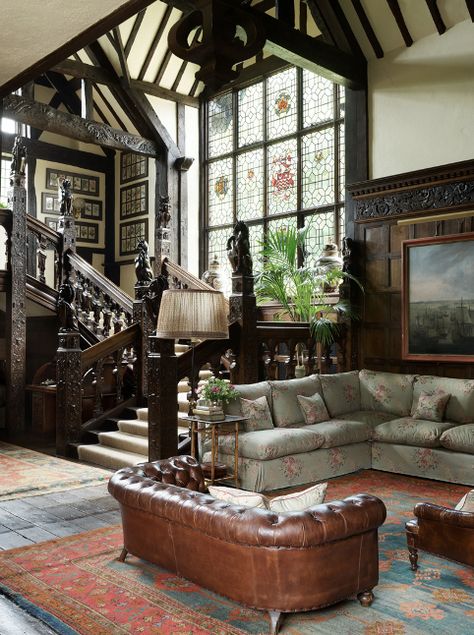 Traditional Tudor Interior, Maximalist Traditional Decor, Victorian Country House Interiors, My Dream Home Vintage, Tudor Style Homes Interior, English House Interior, 20th Century House, English Country House Interior, English Country Interiors