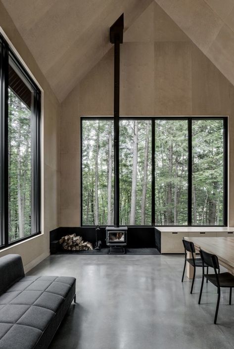 Inspired by Nature and Vernacular Design: Gorgeous Contemporary Canadian Chalet Cliffside House, Fasad Design, Nordic Architecture, Black Cabin, Plan Chalet, Chalet Design, Interior Windows, Modern Architecture House, Modern Cabin