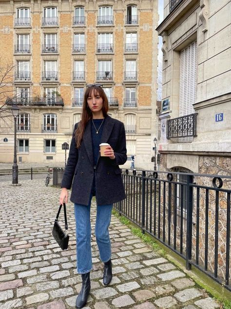 French Fall Outfits, Mule Outfits, Paris Moodboard, Casual French Style, French Girl Outfits, French Style Clothing, French Capsule Wardrobe, Girls Blazers, Parisian Outfits