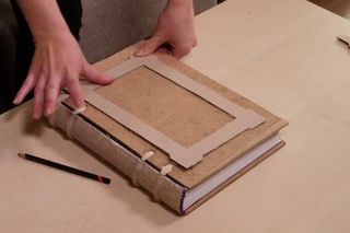 Handmade Journals, Bookbinding Ideas, Diy Buch, Bookbinding Tutorial, Book Binding Diy, Book Cover Diy, Grimoire Book, Handmade Book, Leather Books