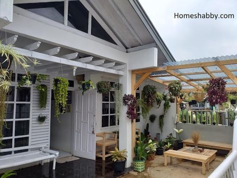 Rumah Subsidi Dua Kamar Tidur dengan Teras Jadi Ruang Tamu, Solusi Ruang Sempit ~ Homeshabby.com : Design Home Plans, Home Decorating and Interior Design Home Plans, Pot Gantung, Ruang Tamu Outdoor, Tanaman Pot, Home Garden Design, Terrace Design, Hanging Garden, Home Design Decor, Dream Garden