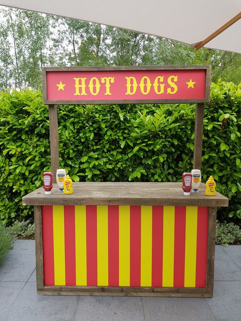 Hot Dogs Food Stall | Event Prop Hire Summer Fete Stall Ideas, Hot Dog Stand Ideas, Hot Dog Aesthetic, Burger Stall, Carn Evil, Hot Dog Bar Toppings, Hot Dog Party, Dogs Food, Mini Stand