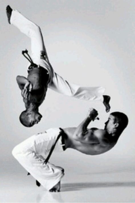 Capoeira, Brazil. Capoeira, Brazilian Martial Arts, Pencak Silat, Dance Movement, Human Poses Reference, Krav Maga, Foto Poses, Dynamic Poses, Human Poses