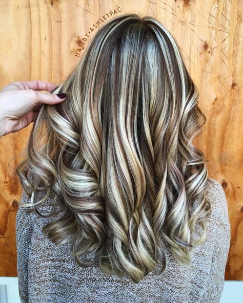 Blonde Highlights For Light Brown Hair Brown Hair With Highlights And Lowlights, Hair Lights, Light Brown Highlights, Blonde High, Kadeřnické Trendy, Brown Hair With Blonde Highlights, Highlights And Lowlights, Hair Color Light Brown, Low Lights Hair