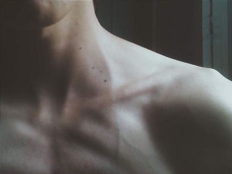 Male Body, 남자 몸, Photographie Portrait Inspiration, Body Photography, Collar Bone, Aesthetic Boys, Aesthetic Boy, Tumblr Boys, The Villain