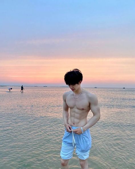 Sexy men • @zhanwon_ on Instagram Asian Handsome Men, Handsome Chinese Men, Handsome Japanese Men, Korean Male Models, Ideal Male Body, Male Muscle, Asian Male Model, Chinese Boys, Men Abs