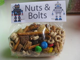 fuzz food: nuts & bolts mix with free printable bag topper (perfect for robot party)! Minions, Robot Party Favors, Maker Fun Factory Vbs 2017, Mishloach Manos, Maker Fun Factory Vbs, Theme Snack, Maker Fun Factory, Robot Craft, Robot Birthday Party