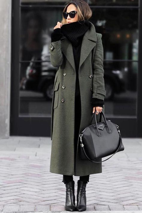 How to Choose the Best Winter Coats for Women ★ Newest Winter Coats Designs picture 1 ★ See more: http://glaminati.com/choose-winter-coats-for-women/ #style #fashion #coat #wintercoat #women'swintercoats Long Green Coat, Chique Outfit, Long Sweater Coat, Green Trench Coat, Fall Fashion Coats, Best Winter Coats, غرفة ملابس, Women Overcoat, Fashion Trends Winter