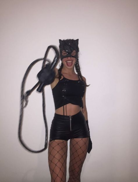 Leather Skirt Halloween Costume, Cat Outfits Halloween, Cat Women Costumes, Women Cat Costume, Cat Women Halloween, Hot Costumes For Women, All Black Halloween Outfit Costumes, Black Cat Costume For Women, Halloween Cat Woman