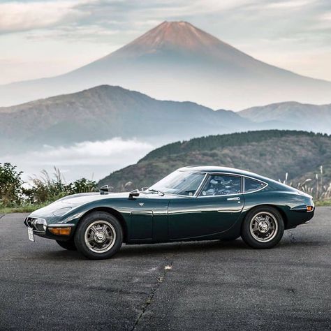 Jaguar Luxury Car, Toyota 2000gt, Best Classic Cars, Mt Fuji, Japan Cars, Toyota Cars, Japanese Cars, Jdm Cars, Retro Cars