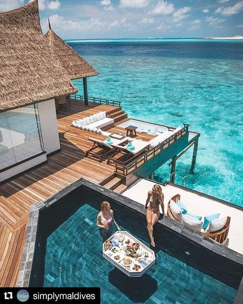 Maldives Villa, Maldives Villas, Beautiful Vacation Spots, With Best Friend, Visit Maldives, Mega Mansions, Maldives Island, Destination Voyage, Dream Holiday