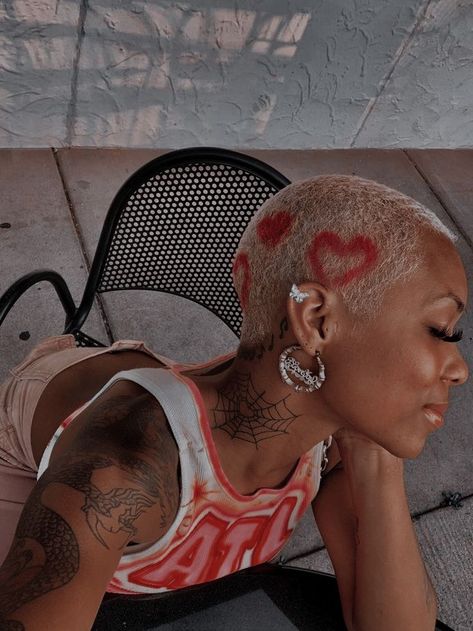 Twa Hair Color, Buzzed Hair Women, Shaved Head Designs, Short Shaved Hairstyles, Shaved Hair Designs, Buzzed Hair, Twa Hairstyles, Buzz Cuts, Bald Girl