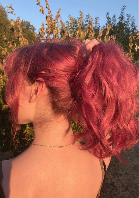 Raspberry Hair, Pink Hair Dye, Strawberry Hair, Red Hair Inspo, Cute Hair Colors, Dyed Hair Inspiration, Short Haircuts For Women, Pretty Hair Color, Hair Stylies