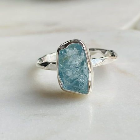 Crystals Ring, Heart Wedding Rings, Healing Crystal Ring, Raw Aquamarine, Raw Gemstone Ring, Raw Stone Ring, Raw Crystal Jewelry, Natural Gemstone Ring, Hammered Band