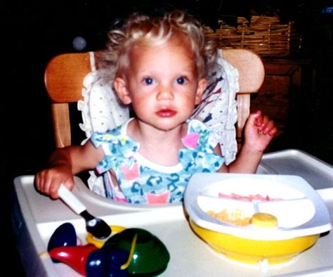 taylor swift baby photos | Taylor Swift: A History in Photos Pictures | Rolling Stone Taylor Swift Family, Taylor Swift Childhood, Young Taylor Swift, Childhood Images, Baby Taylor, Childhood Pictures, Young Celebrities, Swift Photo, Childhood Photos