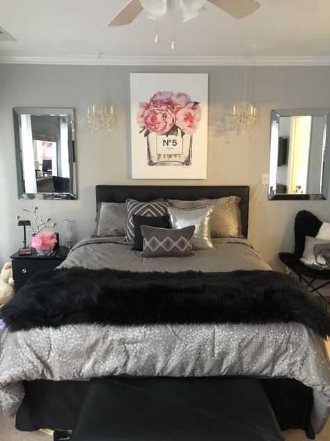 Glam Bedroom Decor Small Room, Girlie Bedroom Ideas For Women, Female Bedding, Small Feminine Bedroom Ideas, Cozy Glam Bedroom Modern, Bedroom Ideas Women In Their 20s, Grown Women Bedroom Ideas, Bougie Bedroom Ideas, Pretty Bedrooms For Women