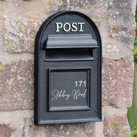 Personalised Home Post Mail Box Number Or Name Vinyl Sticker/Transfer/Decal/Label/DIY/Custom/Sticker Cheap Fence Ideas, Antique Mailbox, House Name Signs, Letter Boxes, Wall Letter, Gate Designs, Box Flowers, Post Boxes, Parcel Box