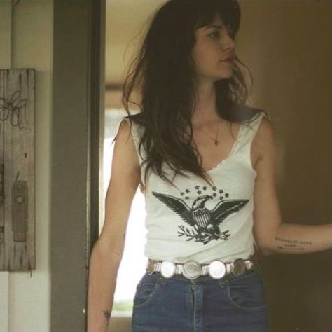 Nikki Lane Style, Rocker Cowgirl Aesthetic, Dark Western Outfits, Nikki Lane, Americana Outfits, Hippie Rock, Fish Nets, Sparkle Shorts, Looks Country