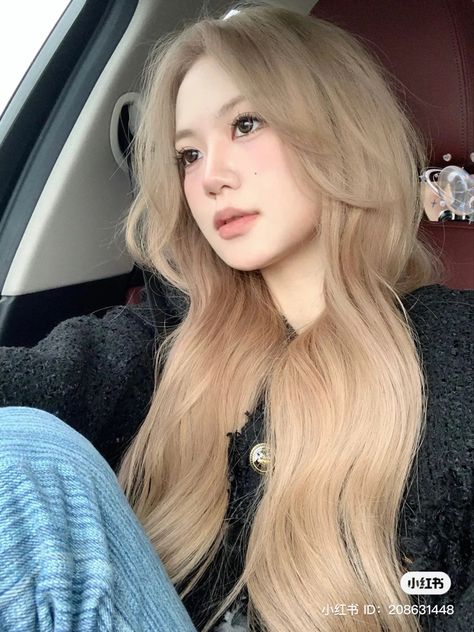 Rosé Blonde Hair, Asians With Blonde Hair, Korean Blonde Hair, Milk Tea Blonde, Asian Blonde Hair, Blonde Hair Asian, Korean Hair Dye, Blonde Hair Korean, Asian Blonde