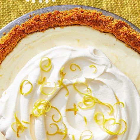 Southern Living on Instagram: "Whether you're a beginner or an old hand, Lemon Icebox Pie is a great choice when you need a highly impressive dessert but don't have time for a lot of hands-on effort. This no-bake pie, made with just six ingredients, requires only 10 minutes of active work (if you use a store-bought crust), and it can be made the night before you plan to serve it so you're not stressing over last-minute details. Visit the link in our profile to save the recipe! 🍋 📷: @caitbensel Easy Lemon Icebox Pie, Icebox Pies, Frozen Lemonade Pie, Summer Pies, Ice Box Pie, Cook Desserts, Southern Pies, Lemon Icebox Pie, Breakfast Party Foods