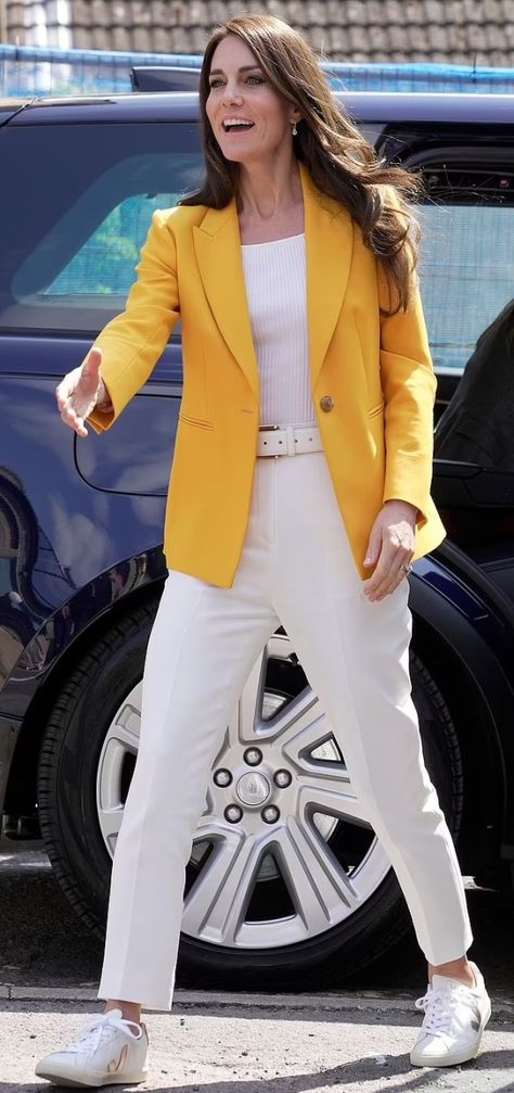 Princess Catherine in Kelly Holmes’ Charity Visit Kate Middleton Summer Style, Kelly Holmes, Kate Middleton Style Outfits, Looks Kate Middleton, Estilo Kate Middleton, Mcqueen Dress, Kate Middleton Outfits, Princess Catherine, Yellow Blazer