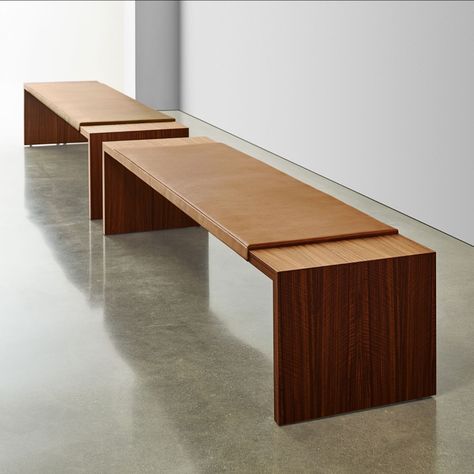 Modern Bench Seat, Office Open Plan, Seating Bench, Wooden Benches, Seating Furniture, Showroom Interior Design, Classic Table, Bench Seating, Objet Design