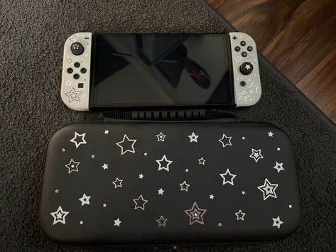 Switch Cases Aesthetic, Nintendo Oled Accessories, Black Nintendo Switch Aesthetic, Nintendo Case Aesthetic, Nintendo Switch Aesthetic Black, Aesthetic Nintendo Switch Case, Nintendo Oled Aesthetic, Nintendo Switch Case Aesthetic, Nintendo Switch Decoration Ideas