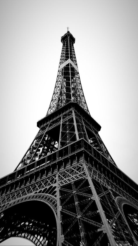 Cute Hd Wallpaper Iphone, Paris Tower Eiffel, Eifell Tower, Arquitectura Wallpaper, Paris Background, Black And White Paris, Paris Dark, Phone Backround, Winter Train