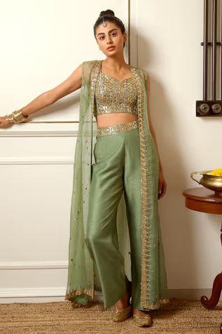 Organza Embroidered Cape & Pant Set Hippies, Green Indian Outfit, Indian Pants, Organza Cape, Boring Outfits, Daily Uniform, Bridal Lehngas, Crop Top And Pants Set, Mehendi Outfit