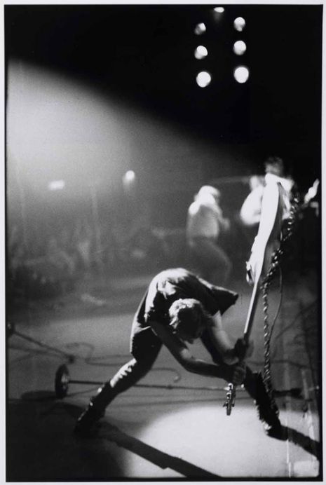 The greatest rock ‘n’ roll image of all time? Classic photo of Mick Jones that became the cover for the Clash's, London Calling. London Calling The Clash, Paul Simonon, Greatest Album Covers, The Smashing Pumpkins, Mode Rock, Classic Album Covers, Iconic Album Covers, Joe Strummer, Roger Daltrey